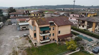 Palazzo / Stabile di 1620 m² con più di 5 locali a