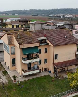 Palazzo / Stabile di 1620 m² con più di 5 locali a