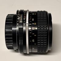 obiettivo nikon 24 mm F2.8 manuale