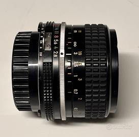 obiettivo nikon 24 mm F2.8 manuale