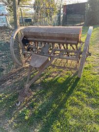 Macchina seminatrice d'epoca