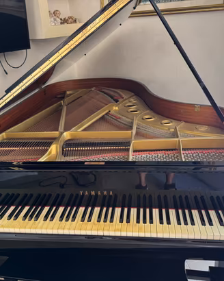 Pianoforte Yamaha C5 usato