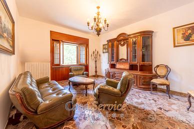 Abitazione indipendente con giardino e garage