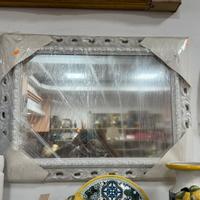 Specchio con cornice in legno - Negozio