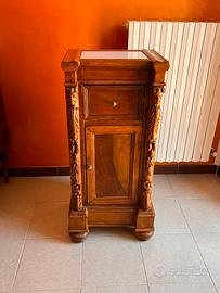 Comodino antico