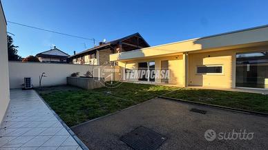 3 LOCALI CON GIARDINO! CLASSE A4! COMPLESSO DI NUO