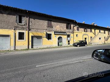 NEGOZIO A ALBANO LAZIALE