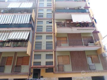 Appartamento di 160 m² con più di 5 locali a Reggi