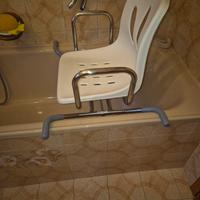 sedia girevole per vasca