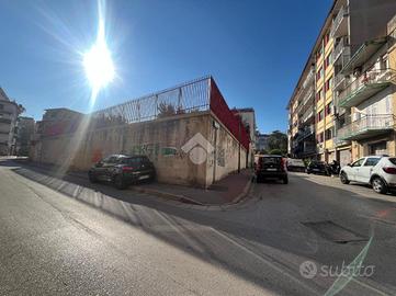 2 LOCALI A NAPOLI