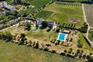Rustico / Casale di 936 m² con più di 5 locali e b