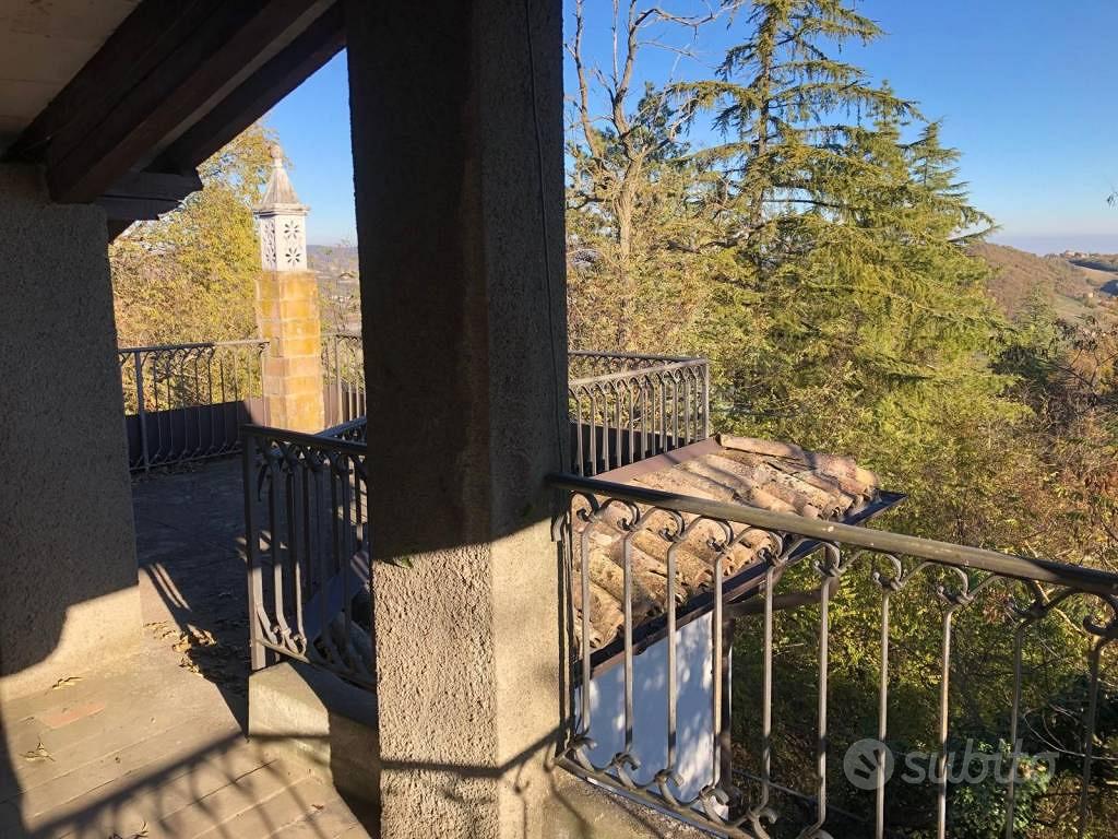 Rustico / Casale di 135 m² con più di 5 locali a F - Vista 4