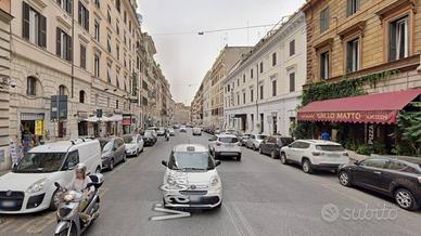 Palazzo / Stabile di 900 m² con più di 5 locali a 