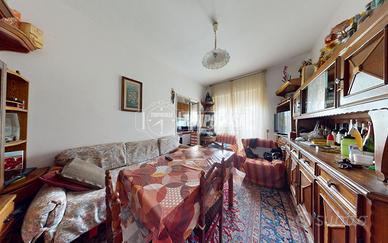 LUMINOSO TRILOCALE CON BOX AUTO