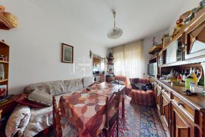 LUMINOSO TRILOCALE CON BOX AUTO