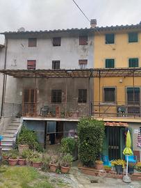 Casa di corte da ristrutturare
