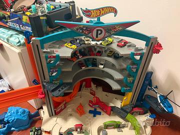 Hot Wheels Ultimate Garage con Squalo + Macchinine