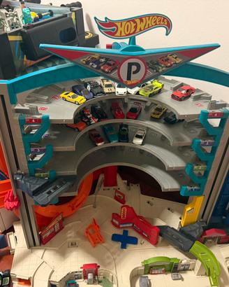 Hot Wheels Ultimate Garage con Squalo + Macchinine