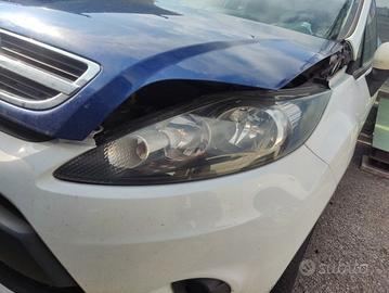 Proiettore sinistro FORD FIESTA del 2010
