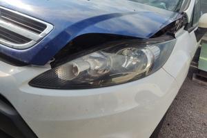 Proiettore sinistro FORD FIESTA del 2010