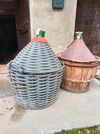 damigiana con copertura in plastica 