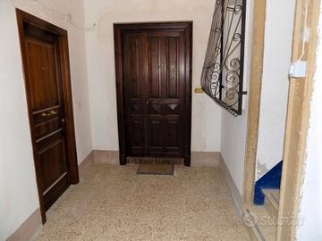 Appartamento abitabile su V. dei Candelai, Ortigia