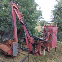 Braccio trincia trattore agricolo