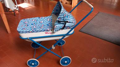 Vecchio giocattolo carrozzina bambola anni 70