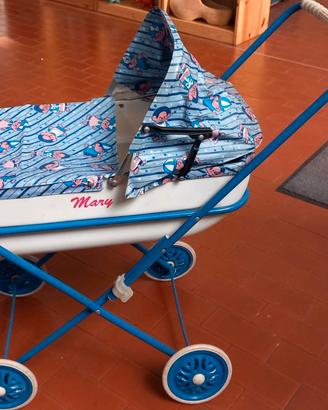 Vecchio giocattolo carrozzina bambola anni 70