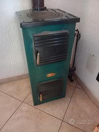 Stufa brucia tutto legna