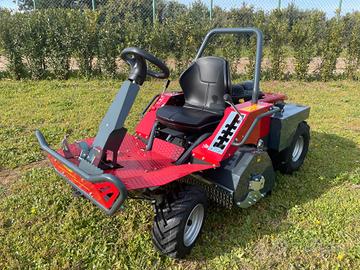 Trattorino trinciaerba Meccanica Benassi FOX 95 4 