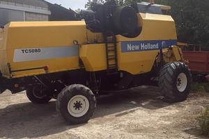 Mietitrebbia New holland TC5080