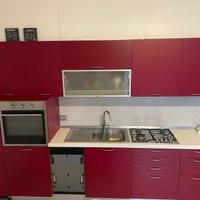 Cucina con elettrodomestici nuovi