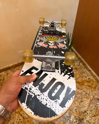 skateboard