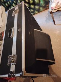 Custodia rigida con ruote per sousaphone 