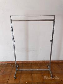 Stand per abbigliamento