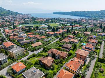 VILLA A SCHIERA A SALÒ