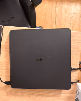 PlayStation 4 Slim + due joystick + cuffie