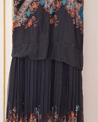 elegante abito in chiffon di seta nero e disegni