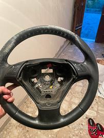 Volante grande punto nero con comandi al volante 🚗