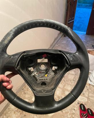 Volante grande punto nero con comandi al volante 🚗