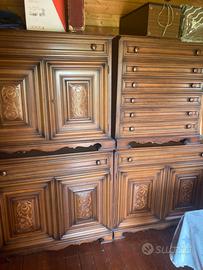 Mobili in legno con ricami