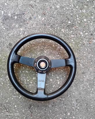 Volantino Fiat 500 d'epoca con mozzo