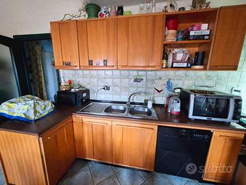 CUCINA COMPONIBILE IN LEGNO BUONE CONDIZIONI