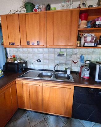 CUCINA COMPONIBILE IN LEGNO BUONE CONDIZIONI