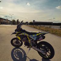 SWM 125 SM motard con Scalvini completo