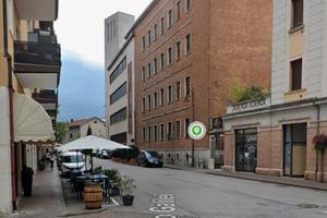 Via Galilei, negozio