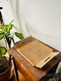 Vassoio in vetro acrilico e paglia anni 70