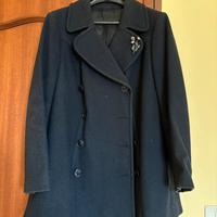 cappotto blu donna doppiopetto con spilla