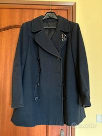 cappotto blu donna doppiopetto con spilla